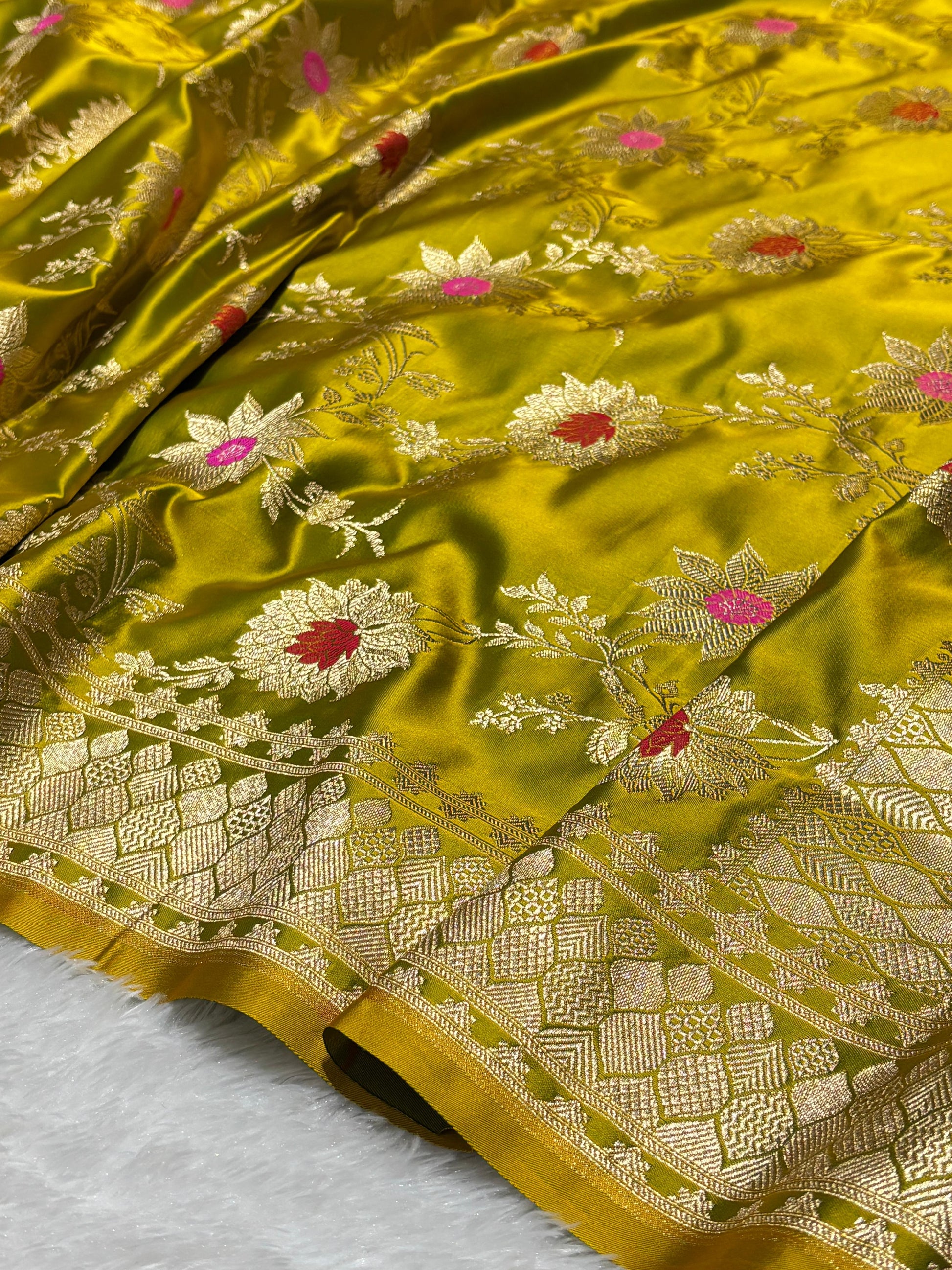 Olive Gold Sunflower and Daisy Jaal Saree with Golden Border 1