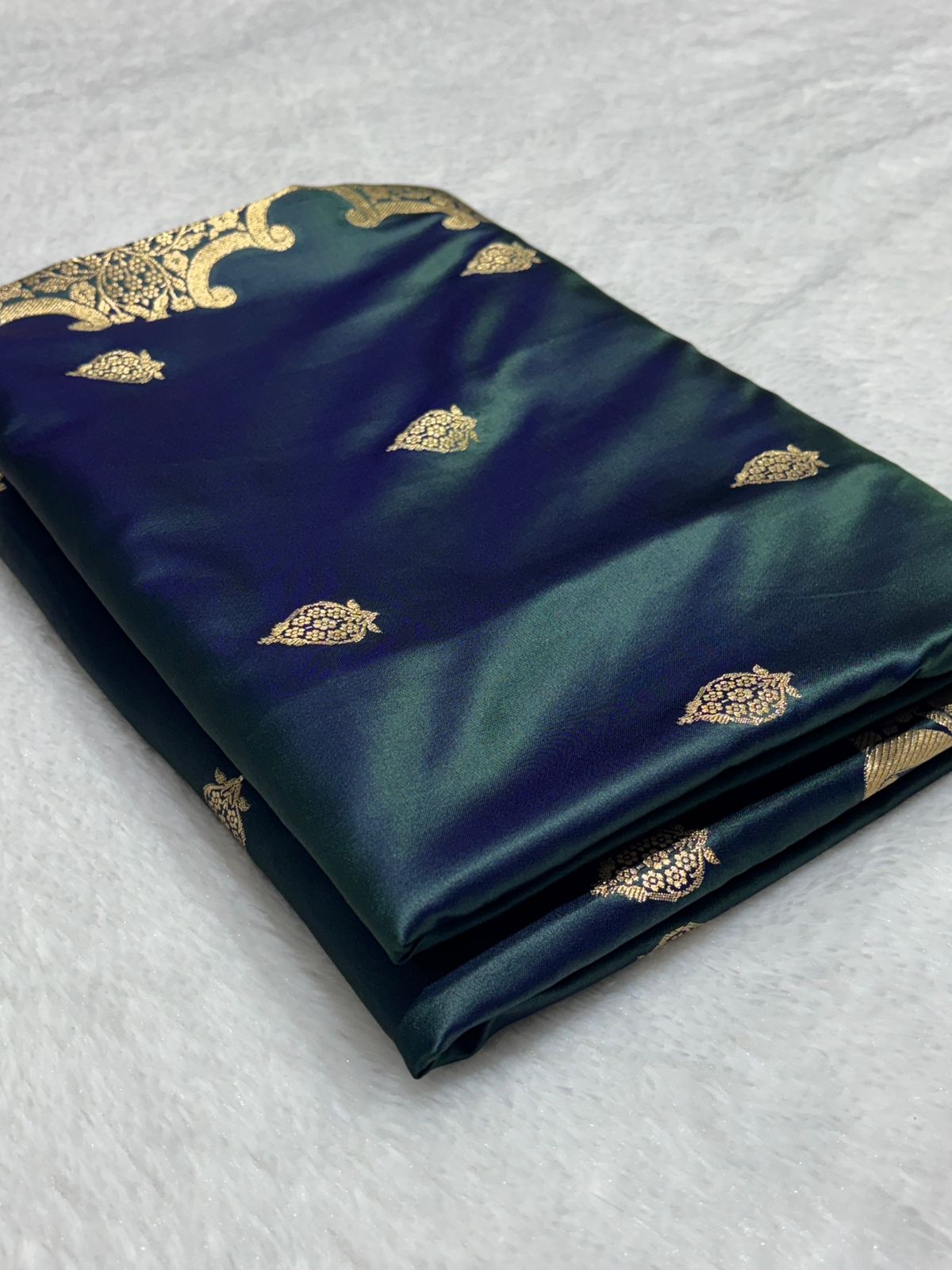 Peacock Green Katan Banarasi Silk Saree with Floral Kangoora and Floral Zari Border 4
