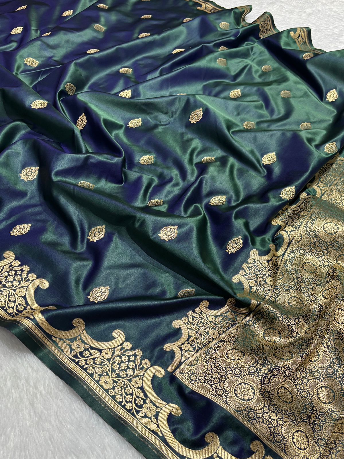 Peacock Green Katan Banarasi Silk Saree with Floral Kangoora and Floral Zari Border 5