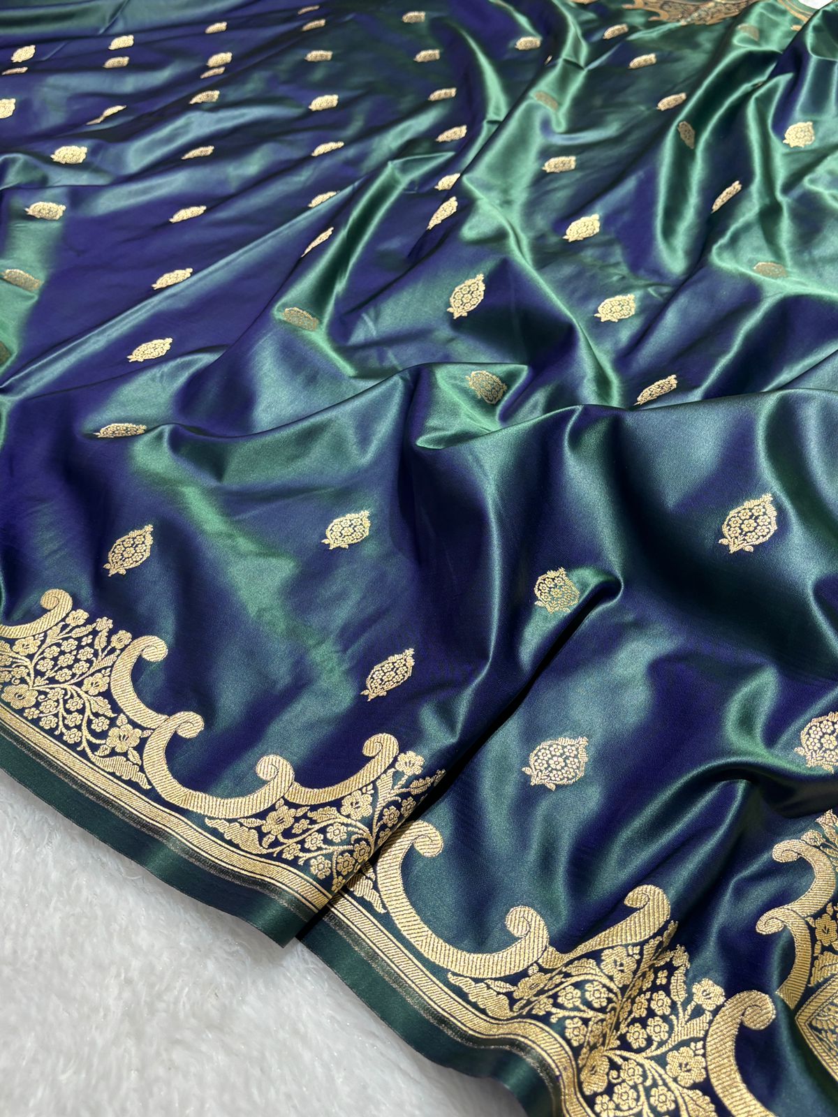 Peacock Green Katan Banarasi Silk Saree with Floral Kangoora and Floral Zari Border