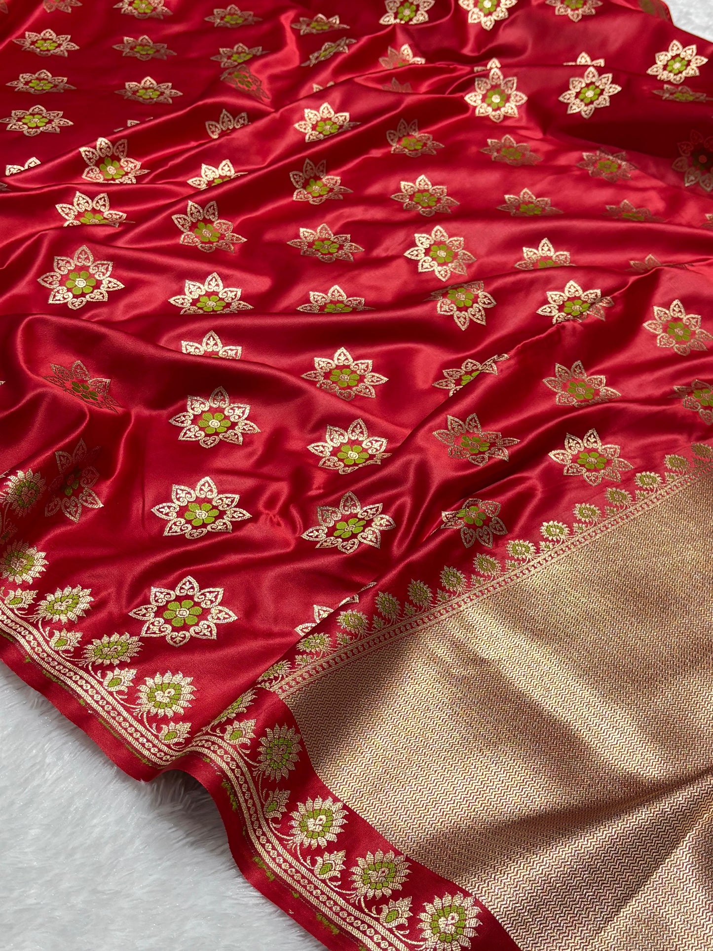 Royal Red Katan Banarasi Silk Saree with Floral Lotus Butti and Zari Border 7